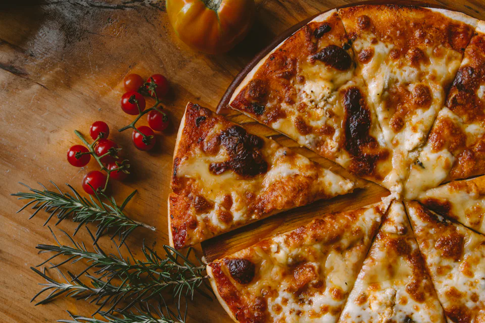 A freshly baked pizza